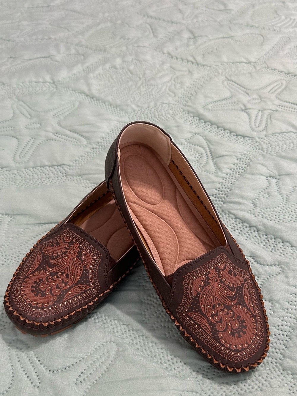 New Women's Brown Embroidered Slip-On Loafers.  Size 38, US-7